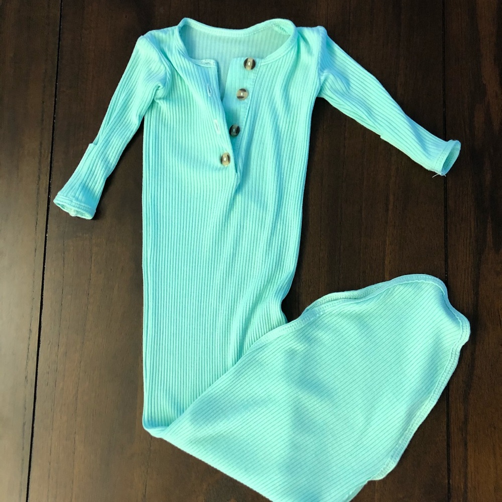 Scotty Ribbed Knotted Gown